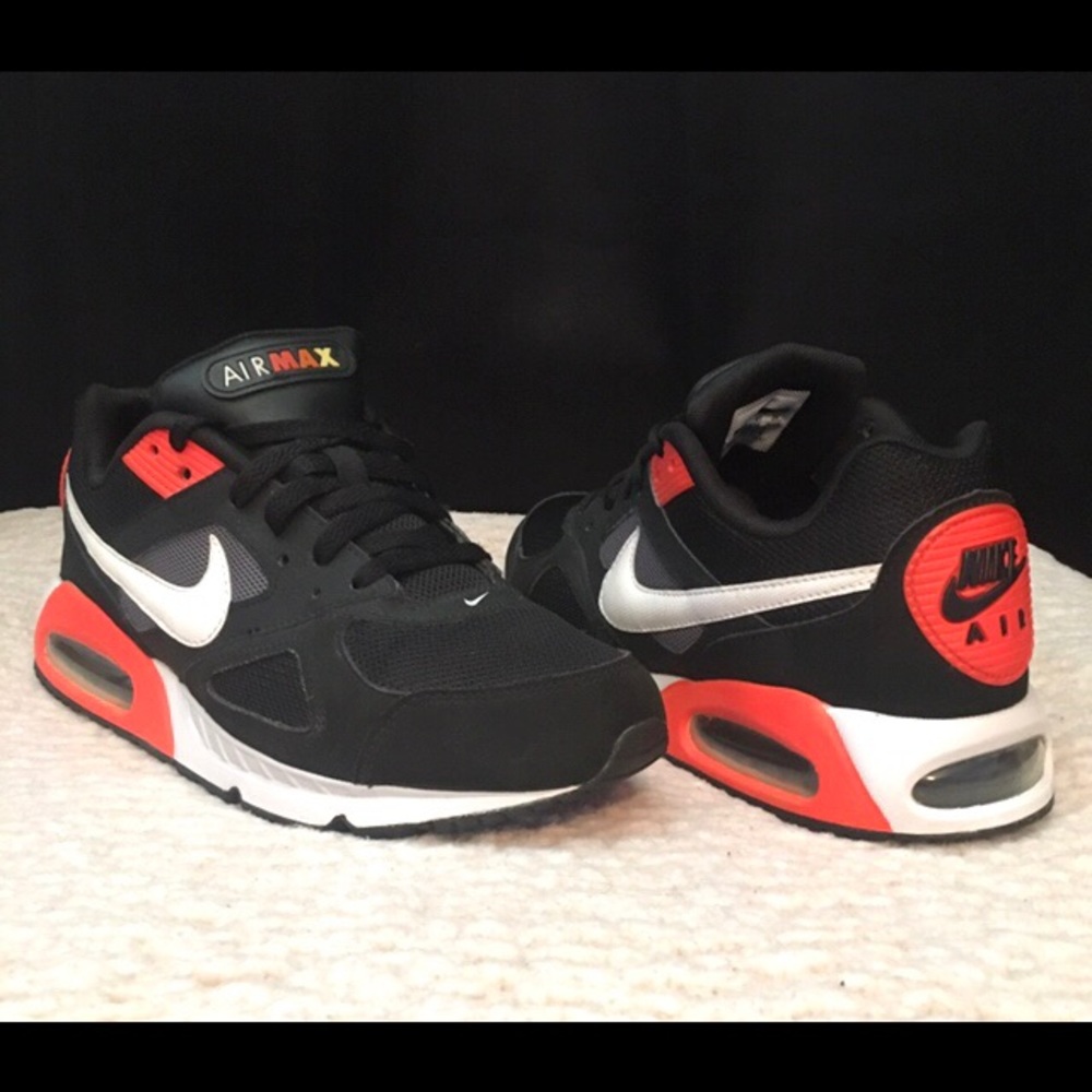 Nike Air Max Ivo Black size 8